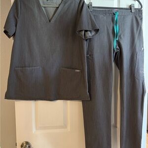 FIGS Charcoal Scrub set